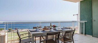 ✨ Modern 3-bed seafront apartment on the 6th floor of Sliema’s award-winning Fort Cambridge 🌊. Luxury living with stunning views in Malta’s most vibrant town.