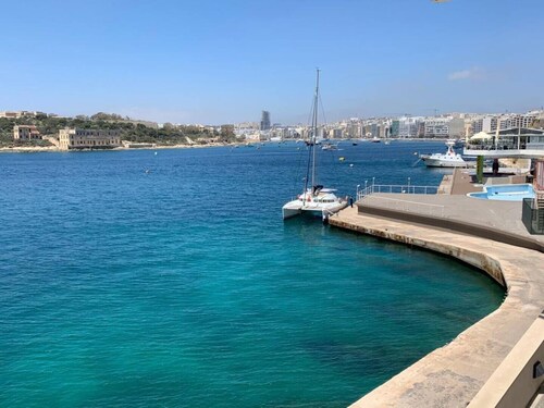 Stylish 3-bed seafront apartment in Sliema’s award-winning Fort Cambridge. Modern luxury, breathtaking views & the perfect coastal lifestyle.