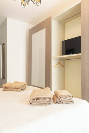 3 bedrooms, iron/ironing board, free WiFi, bed sheets