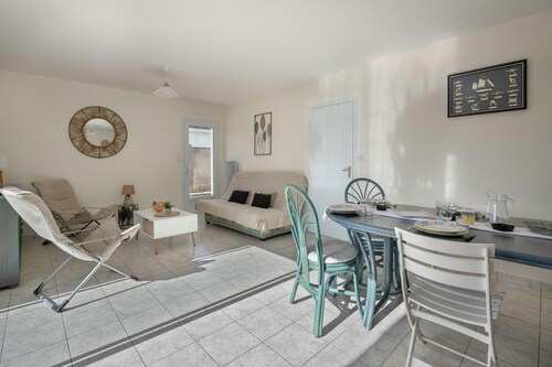 Quiet house 400m from the beach