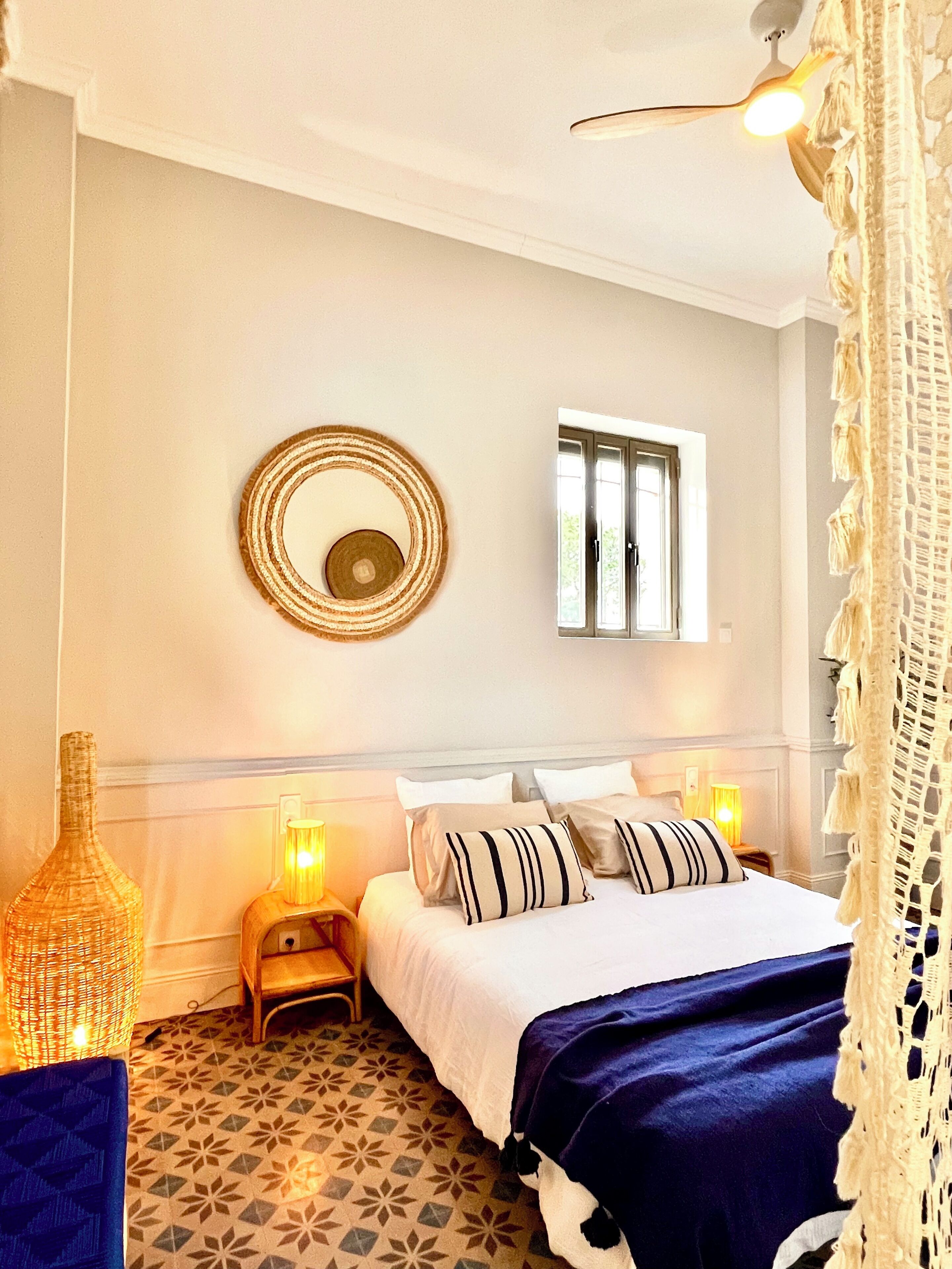 5 bedrooms, iron/ironing board, free WiFi, bed sheets