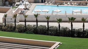 A hotel with a swimming pool, palm trees, and a view of the sea. - Modern 3-bed seafront apartment on the 6th floor of Sliema’s award-winning Fort Cambridge. Stylish interiors, stunning views & luxury living in Malta’s top location. (Tas-Sliema)