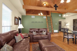 TV - Expansive Hill Country Ranch w/ Pool Access on 2,001 Acres (Johnson City)