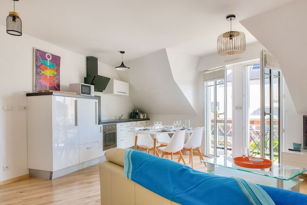 Réfrigérateur, micro-ondes, four, lave-vaisselle