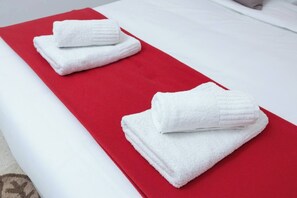 Séchoir à cheveux, serviettes fournies