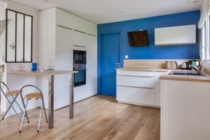 Réfrigérateur, micro-ondes, four, lave-vaisselle