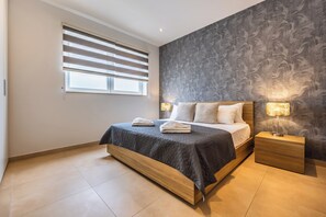 2 habitaciones, tabla de planchar con plancha y cuna de viaje