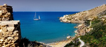 ☀️ Family-friendly apartment near Ghadira, Paradise & Golden Bay 🌴 Modern comfort with A/C (coin-operated) 🐚 Perfect base for a sunny Malta getaway.