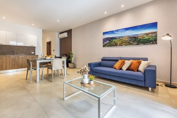 Smart TV - 🌴 Brand-new 2BR apartment in Mellieha for 4 guests. A/C, Wi-Fi, 55” Smart TV, full kitchen & lift access 🐚 Perfect for a peaceful and comfortable Malta stay ☀️. (Il-Mellieħa)