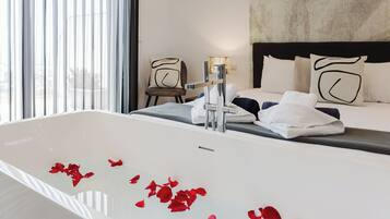 2 makuuhuonetta, silitysrauta/-lauta, vauvan matkasänky, ilmainen Wi-Fi