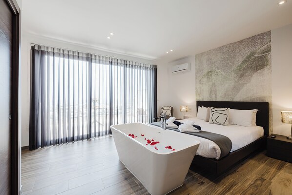 2 bedrooms, iron/ironing board, travel crib, free WiFi