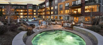 Stunning 4-bdr Penthouse With Rooftop Deck Ski-in out Access Pool hot Tubs 5-star Amenities