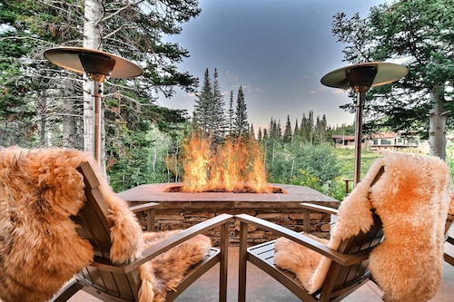 Chic Colony Ski-in Ski Out Villa Direct Access to Adventures at Park City Resort Hot Tub Gym
