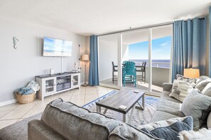 Smart TV, DVD player, stereo