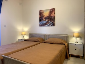2 bedrooms, iron/ironing board, free WiFi, bed sheets - Relax with the whole family at this peaceful place to stay.  Brand new fully air-conditioned apartment.  Sleeps 4 with 1 Double Bedrooms, 1 single bedroom  and one bathroom. (Il-Mellieħa)