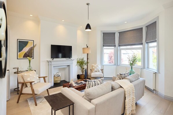 Apartment - The Leghorn Quarters - Modern 3bdr With Balcony (London)