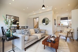 Apartment - The Leghorn Quarters - Modern 3bdr With Balcony (London)