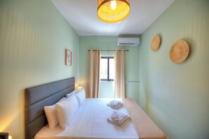 3 habitaciones, tabla de planchar con plancha y cuna de viaje 