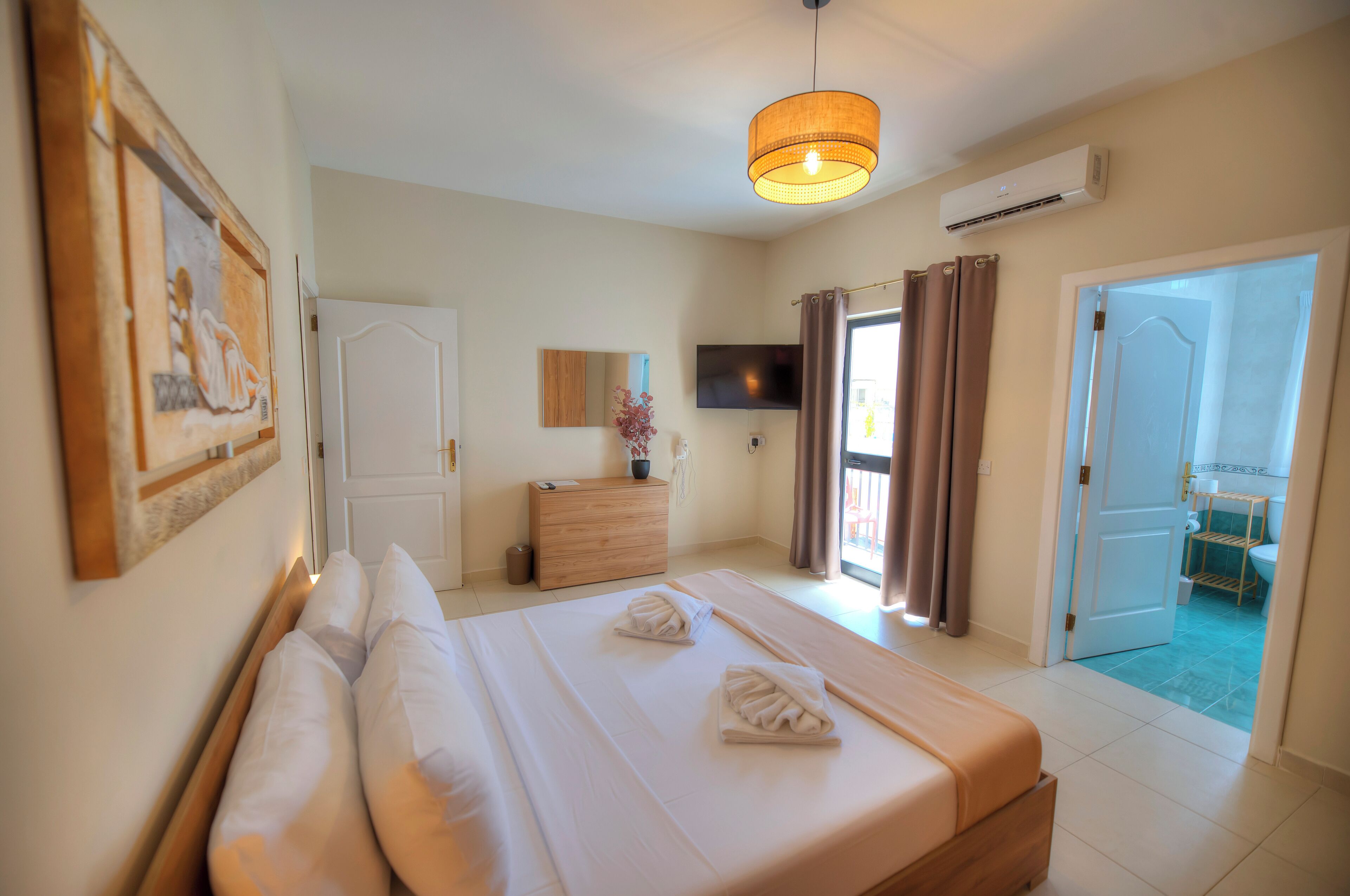 3 bedrooms, iron/ironing board, free WiFi, bed sheets