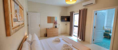 3 bedrooms, iron/ironing board, free WiFi, bed sheets