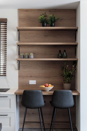 Interior - This modern refurnished apartment is a self-catering accommodation located Mellieha. <br><br>Perfectly located in a quit area of Mellieha but surrounded with all amenities, the bus stop is just five minutes walk from the apartment, from this bus term (Il-Mellieħa)