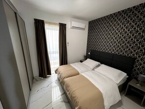 2 bedrooms, iron/ironing board, free WiFi, bed sheets - Kick back and relax in this calm, stylish space (San Pawl il-Bahar)