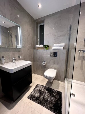 Hair dryer, towels - Kick back and relax in this calm, stylish space (San Pawl il-Baħar)