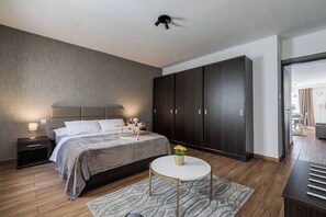 1 bedroom, iron/ironing board, free WiFi, bed sheets - Kick back and relax in this calm, stylish space (San Pawl il-Baħar)
