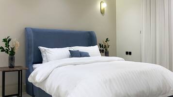 3 soverom, skrivebord, blendingsgardiner og strykejern/-brett