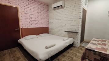 Standard Double Room | 1 bedroom, desk, iron/ironing board, free WiFi