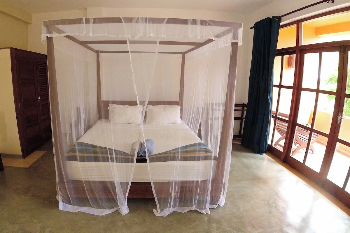 Standard Double Room | Meja, seterika/papan seterika, Wi-fi percuma, cadar katil