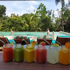 Outdoor pool - Esprit d'Ici Hotel (Mirissa)