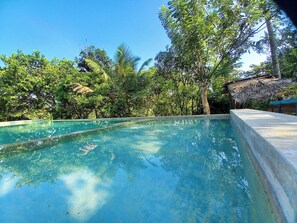 Outdoor pool - Esprit d'Ici Hotel (Mirissa)