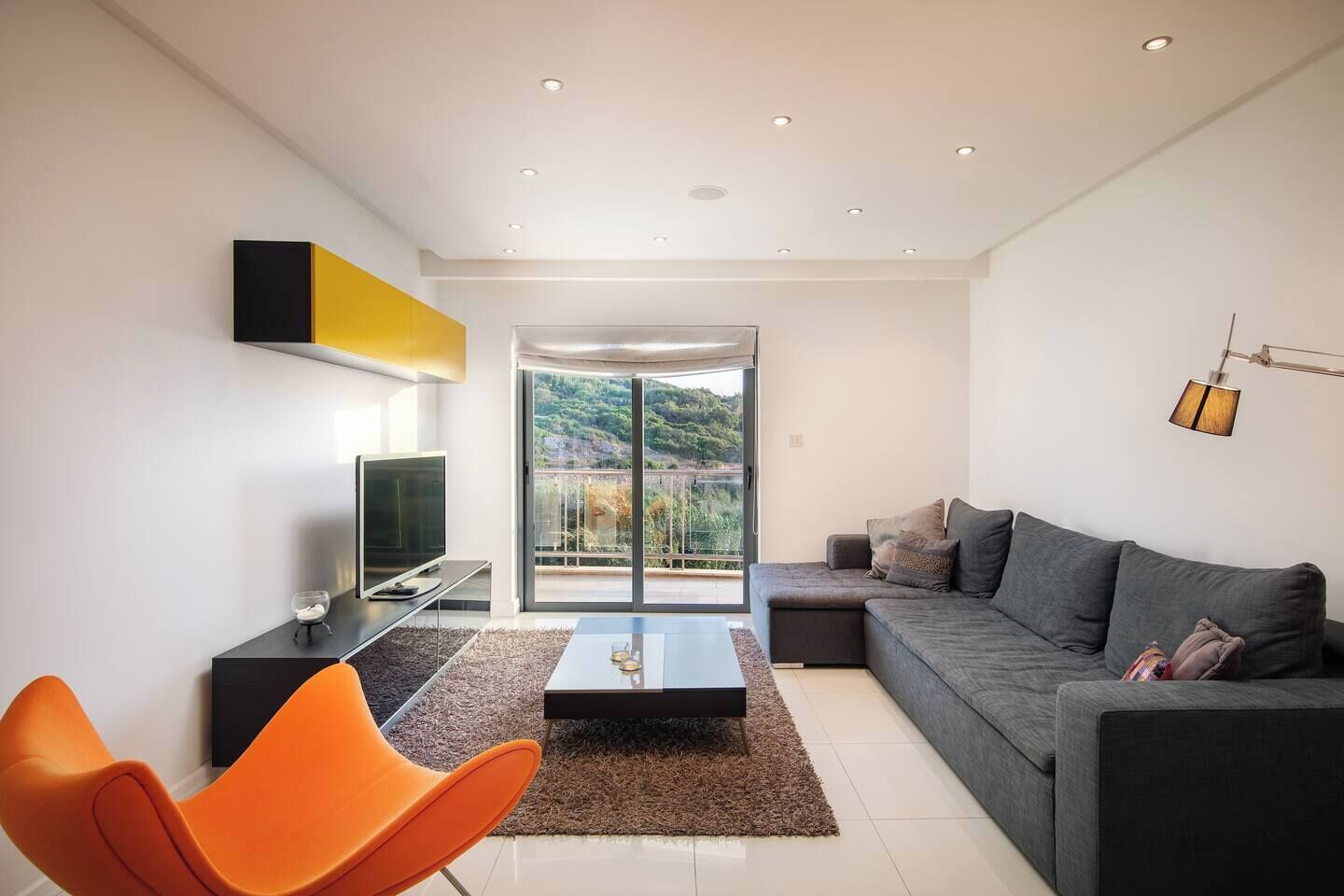 Smart-TV, Kamin, Arbeitsbereiche