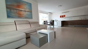 Smart TV - This apartment is a 2 bedroom(s), 2 bathrooms, located in Il-Mellieħa, null. (Il-Mellieħa)