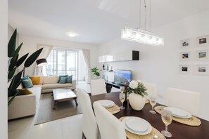 Een smart-tv en een kantoor