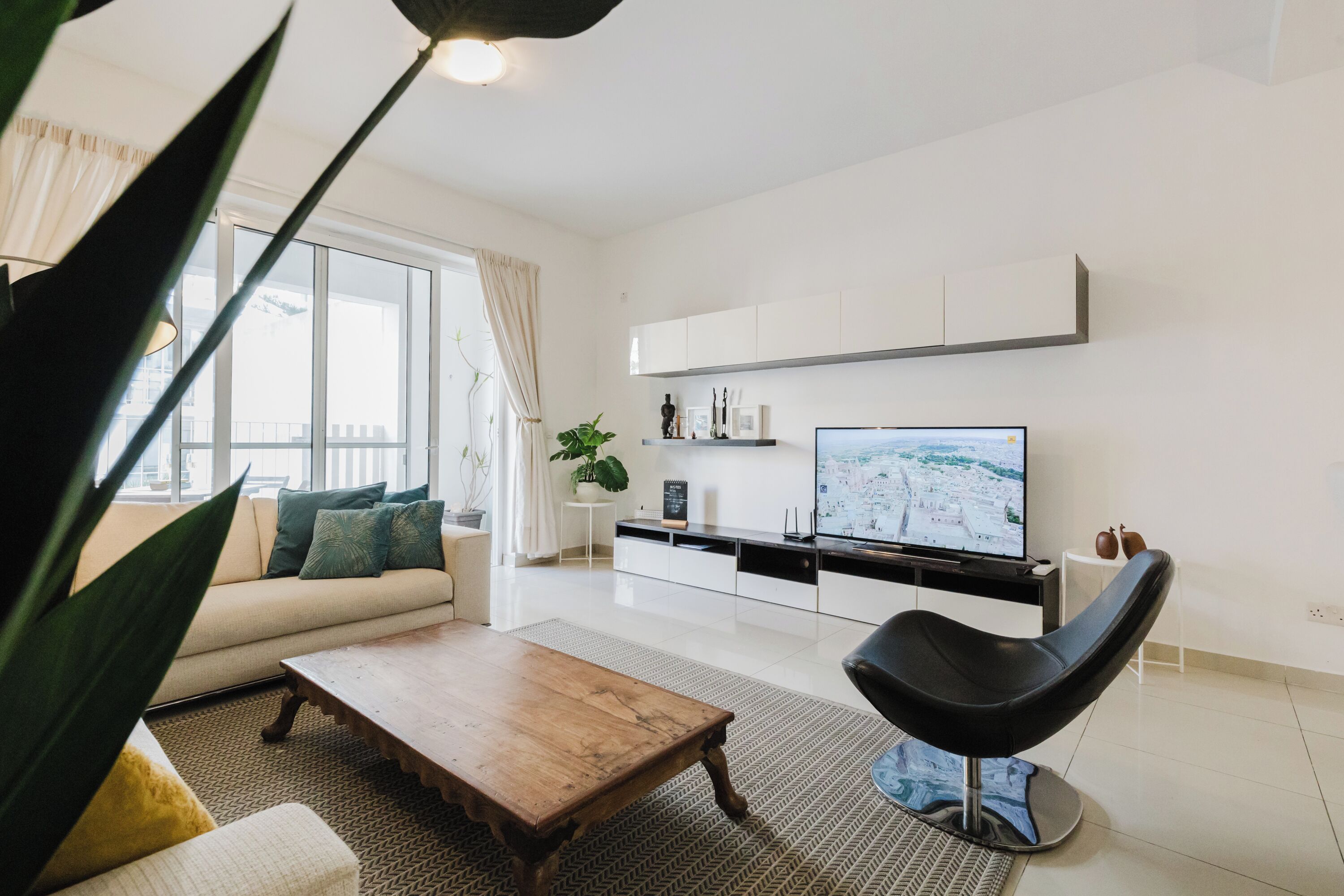 Een smart-tv en een kantoor