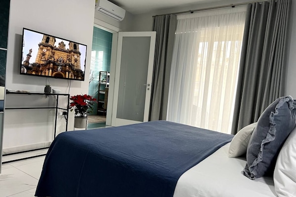 Iron/ironing board, WiFi (free), bed sheets