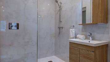 Hårtørrer, håndklæder