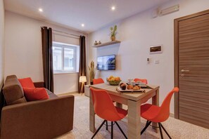 Dining - This apartment is a 2 bedroom(s), 1 bathrooms, located in Il-Mellieħa, null. (Il-Mellieħa)