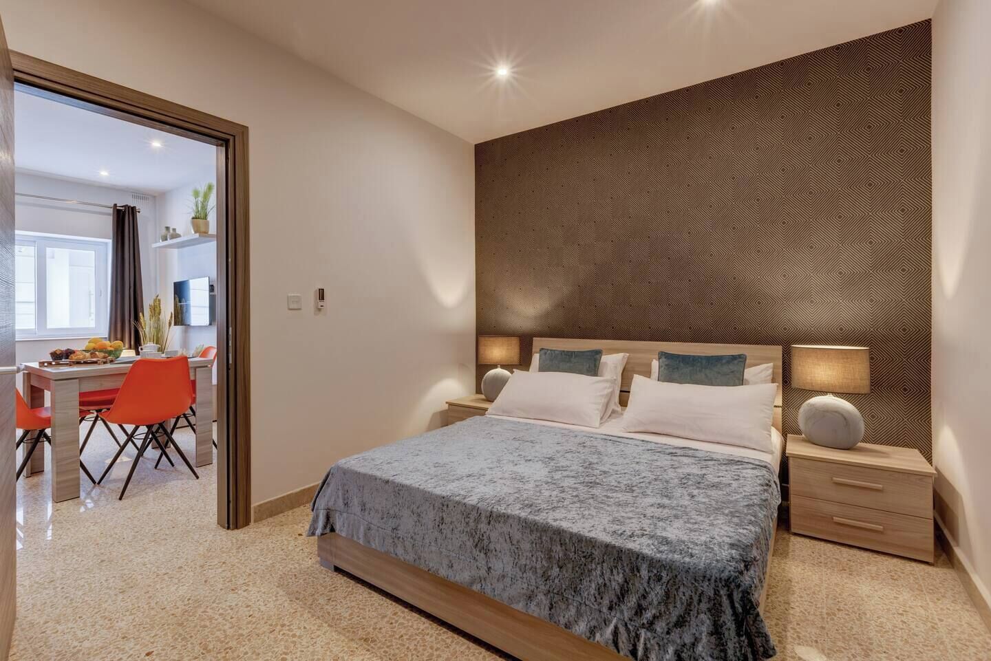 2 habitaciones, tabla de planchar con plancha y wifi gratis 