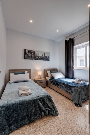 2 chambres, fer et planche Ă repasser, Wi-Fi gratuit, draps fournis