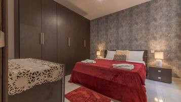 3 bedrooms, iron/ironing board, free WiFi, bed sheets