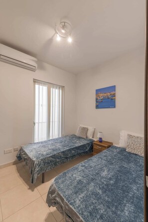 3 chambres, fer et planche à repasser, accès au Wi-Fi (inclus)