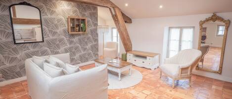 Tv och ett bordtennisbord