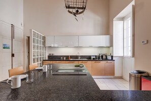 Fridge, stovetop, dishwasher, toaster