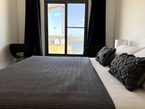 2 makuuhuonetta, silitysrauta/-lauta, vauvan matkasänky, ilmainen Wi-Fi