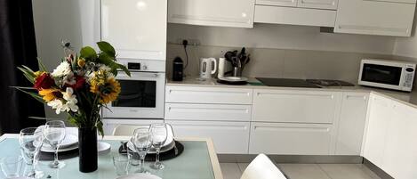 Frigorifero, microonde, forno, lavastoviglie