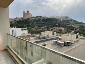 Property grounds - This apartment is a 2 bedroom(s), 2 bathrooms, located in Il-Mellieħa, null. (Il-Mellieħa)