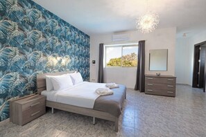 4 bedrooms, iron/ironing board, travel crib, free WiFi